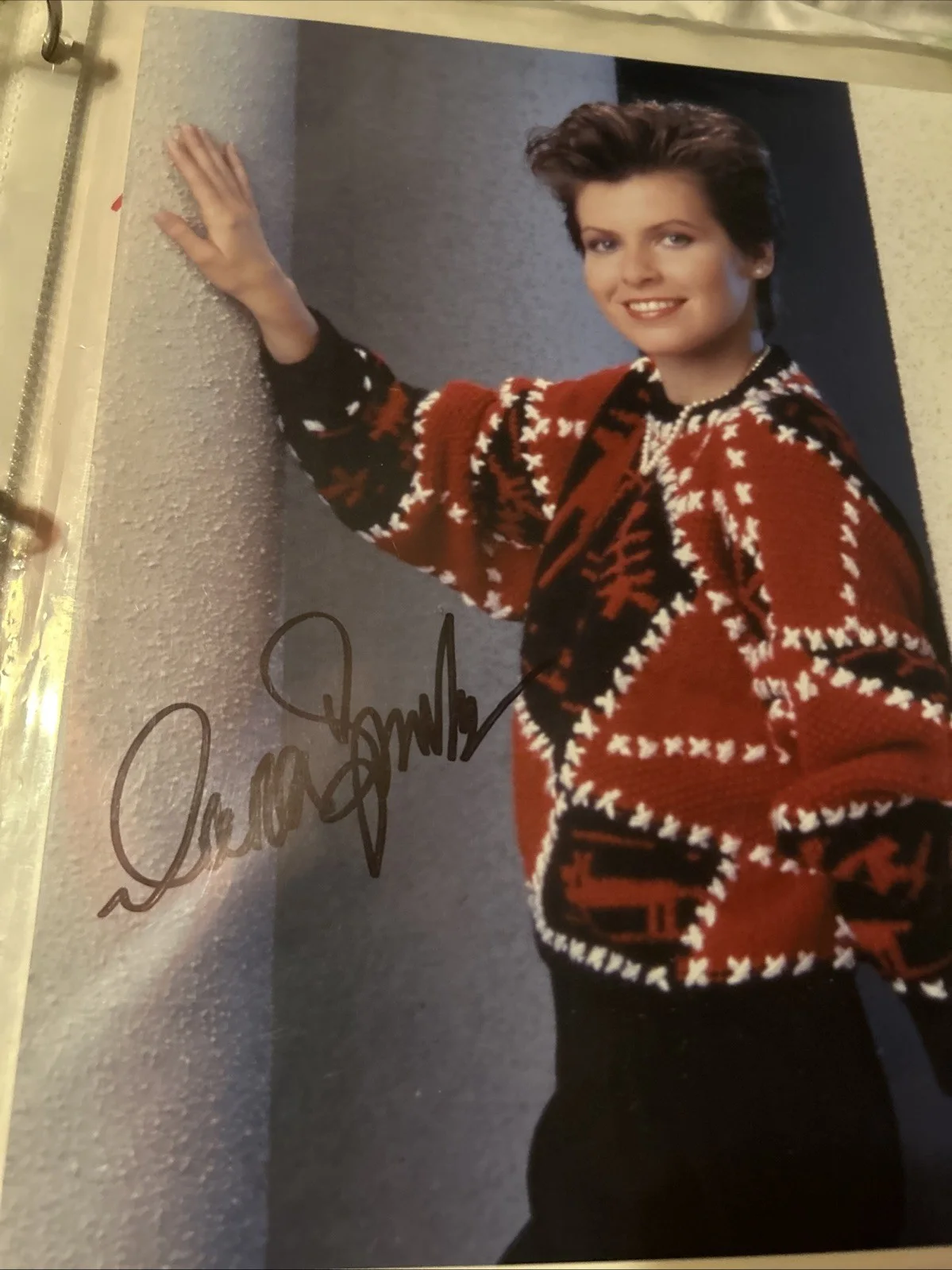 Dana Sparks — Dana Sparks 8 X 10 Color Photo Autographed Authentic, image 4
