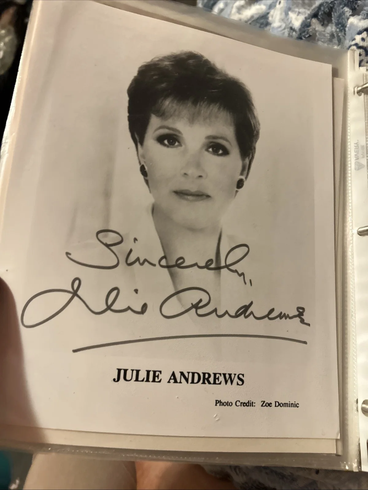 Julie Andrews — Julie Andrews Autograph Photo 8 X 10 Black-And-White