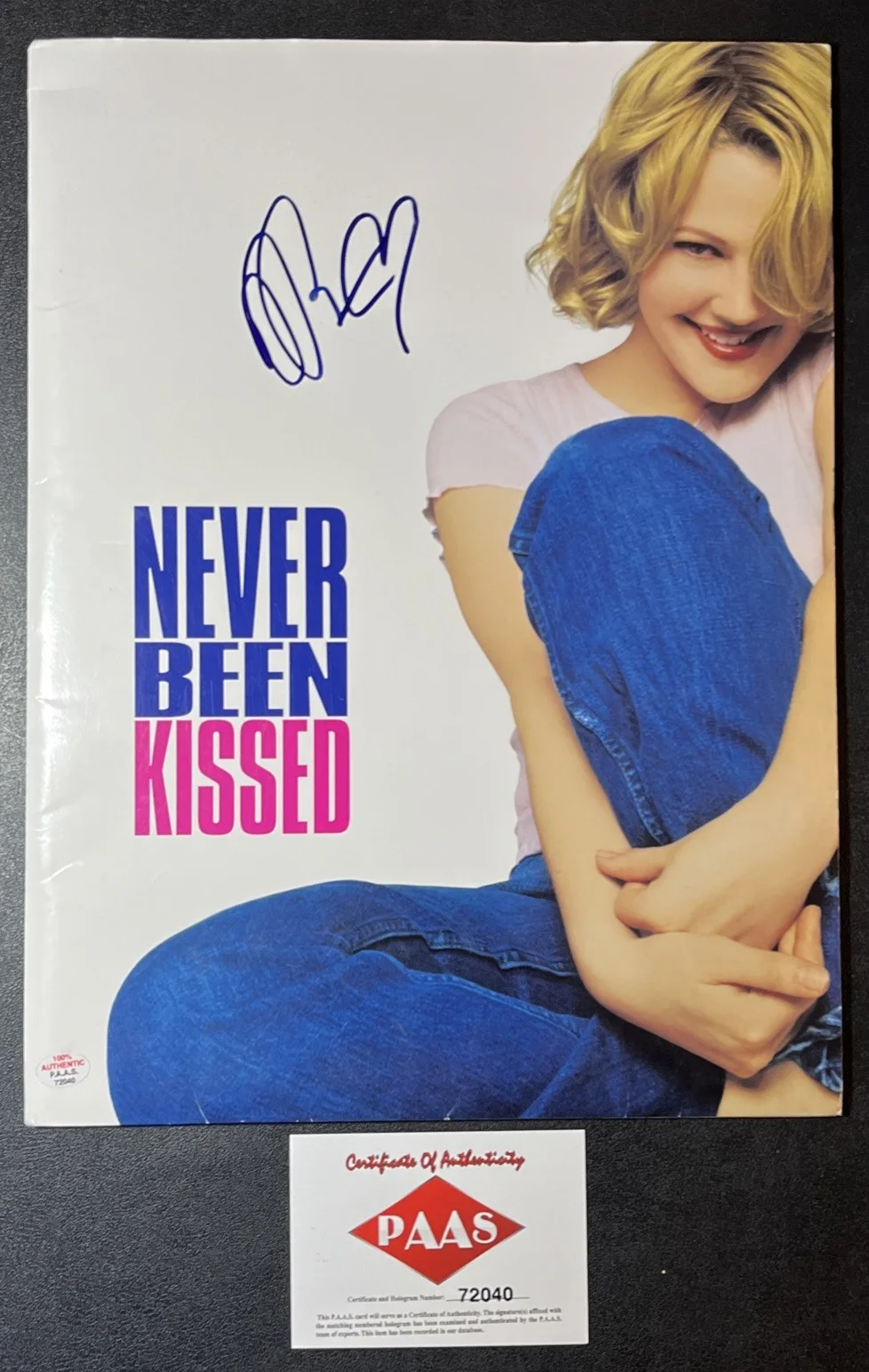 Drew Barrymore — Drew Barrymore Signed Never Been Kissed 1999 Movie Press Kit Folder PAAS COA, image 4