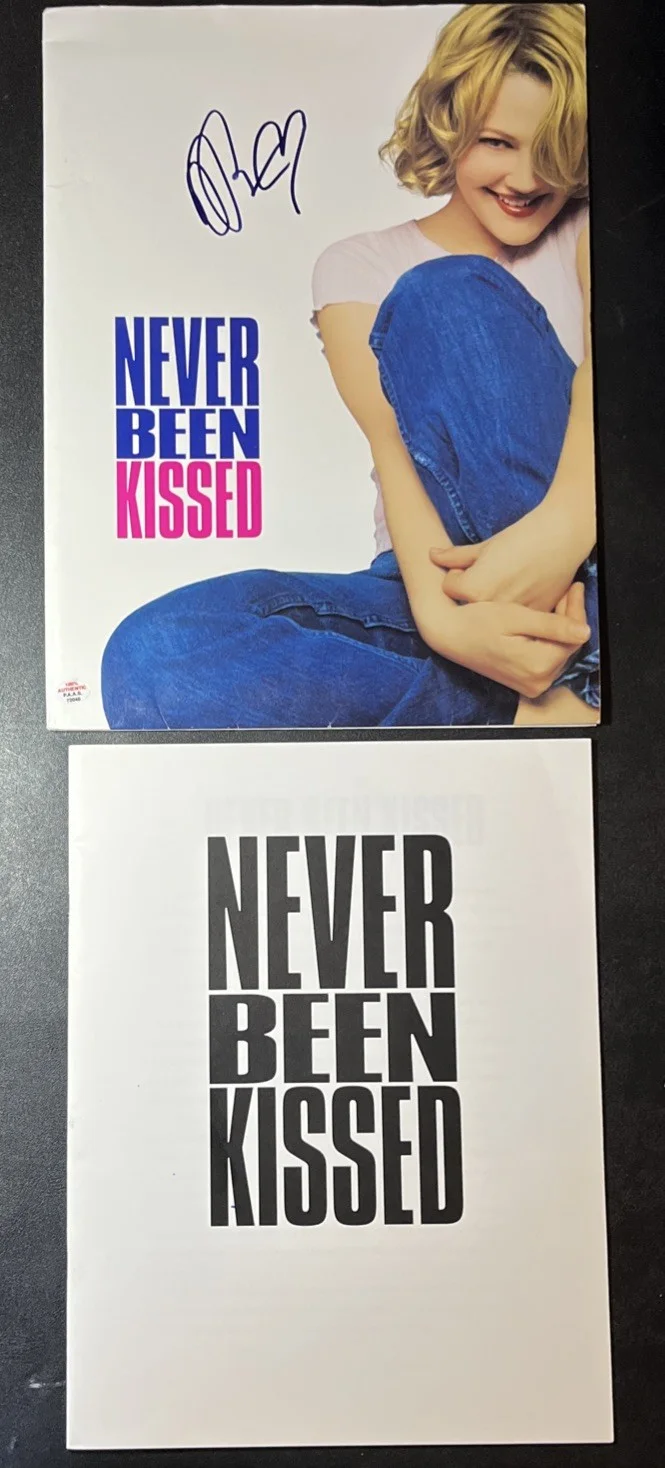 Drew Barrymore — Drew Barrymore Signed Never Been Kissed 1999 Movie Press Kit Folder PAAS COA, image 5