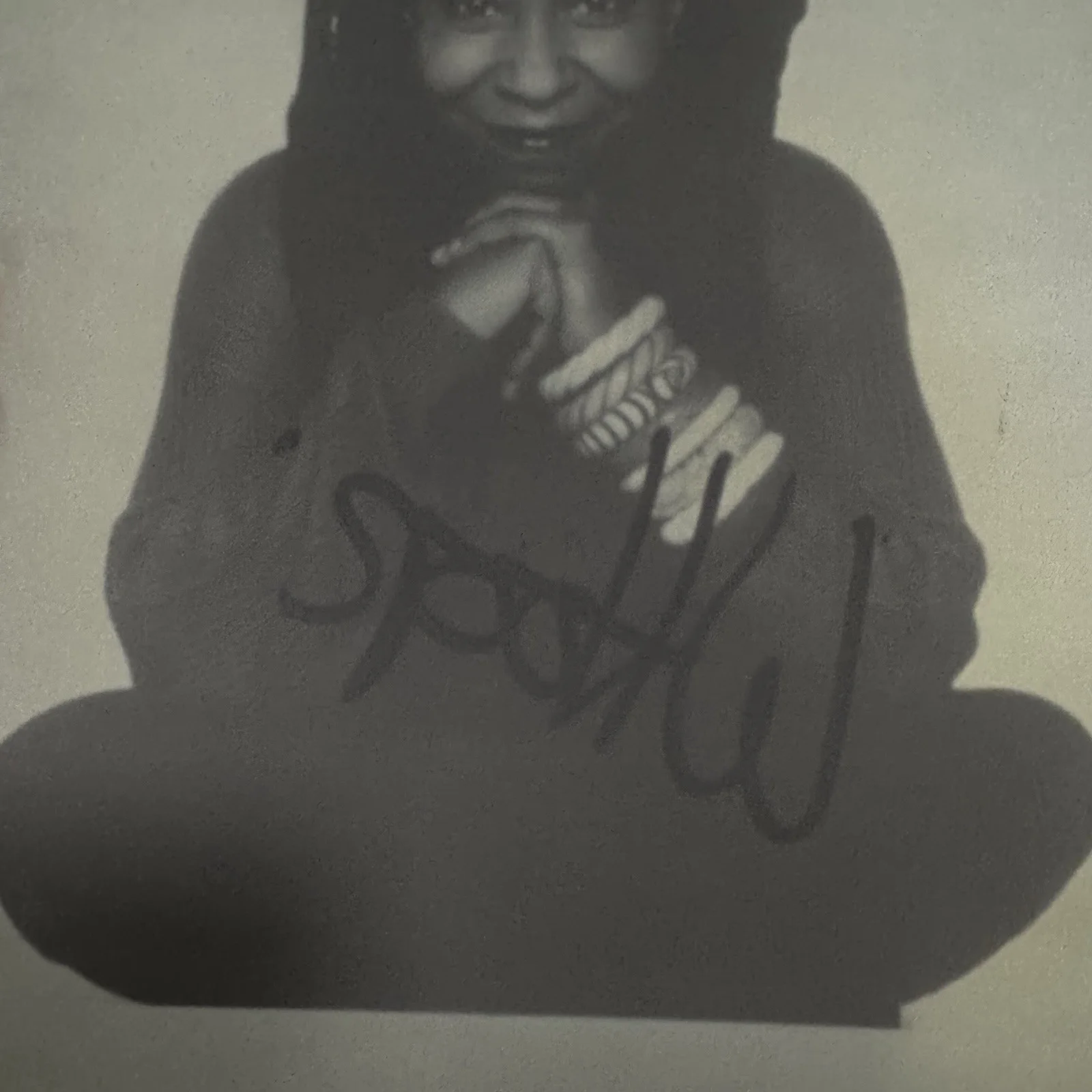 Whoopi Goldberg Signed 8x10 Autographed Photo Black & White Actress/Comedian, изображение 5