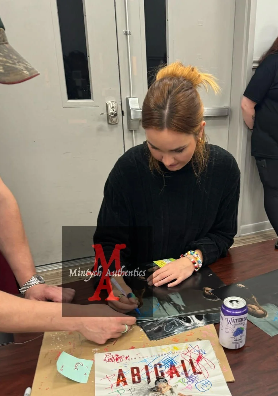Jack Champion, Liana Liberato — Jack Champion & Liana Liberato signed Buck 120 knife Ghostface Scream Beckett, изображение 4
