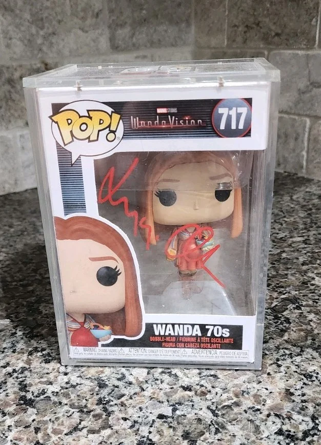 Elizabeth Olsen — Elizabeth Olsen Signed Wanda 70's Wandavision Funko Pop 717 Beckett
