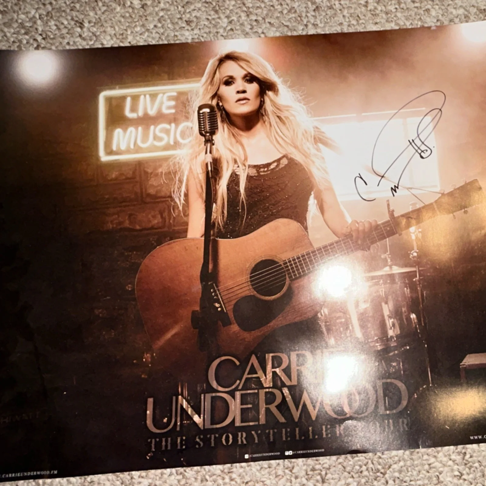 Carrie Underwood The Storyteller Tour Original Autographed Country Music Poster, изображение 3