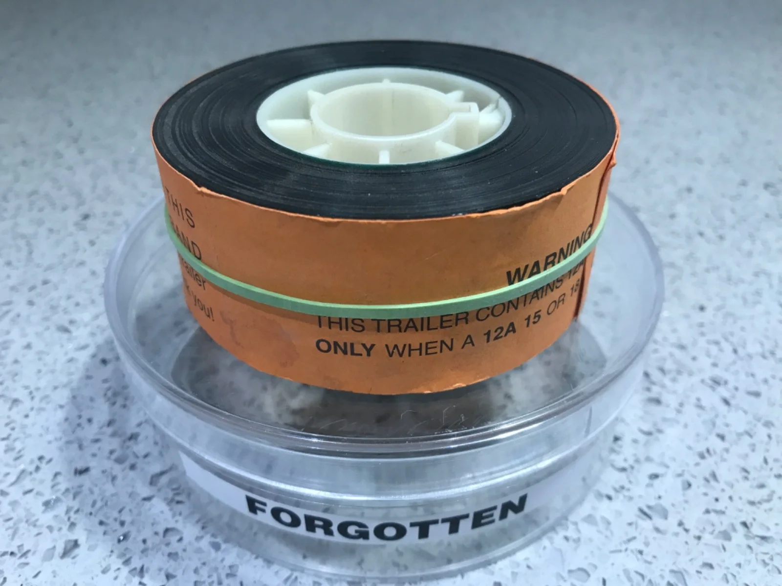 35mm Movie Trailer Film Cell Cinema Reel - THE FORGOTTEN (2004) - Julianne Moore, изображение 2