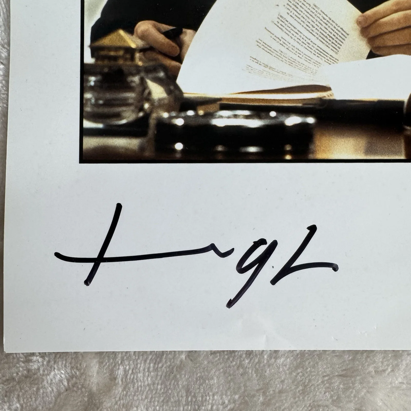 Hugh Grant — HUGH GRANT signed autographed 8x10 photo, image 2