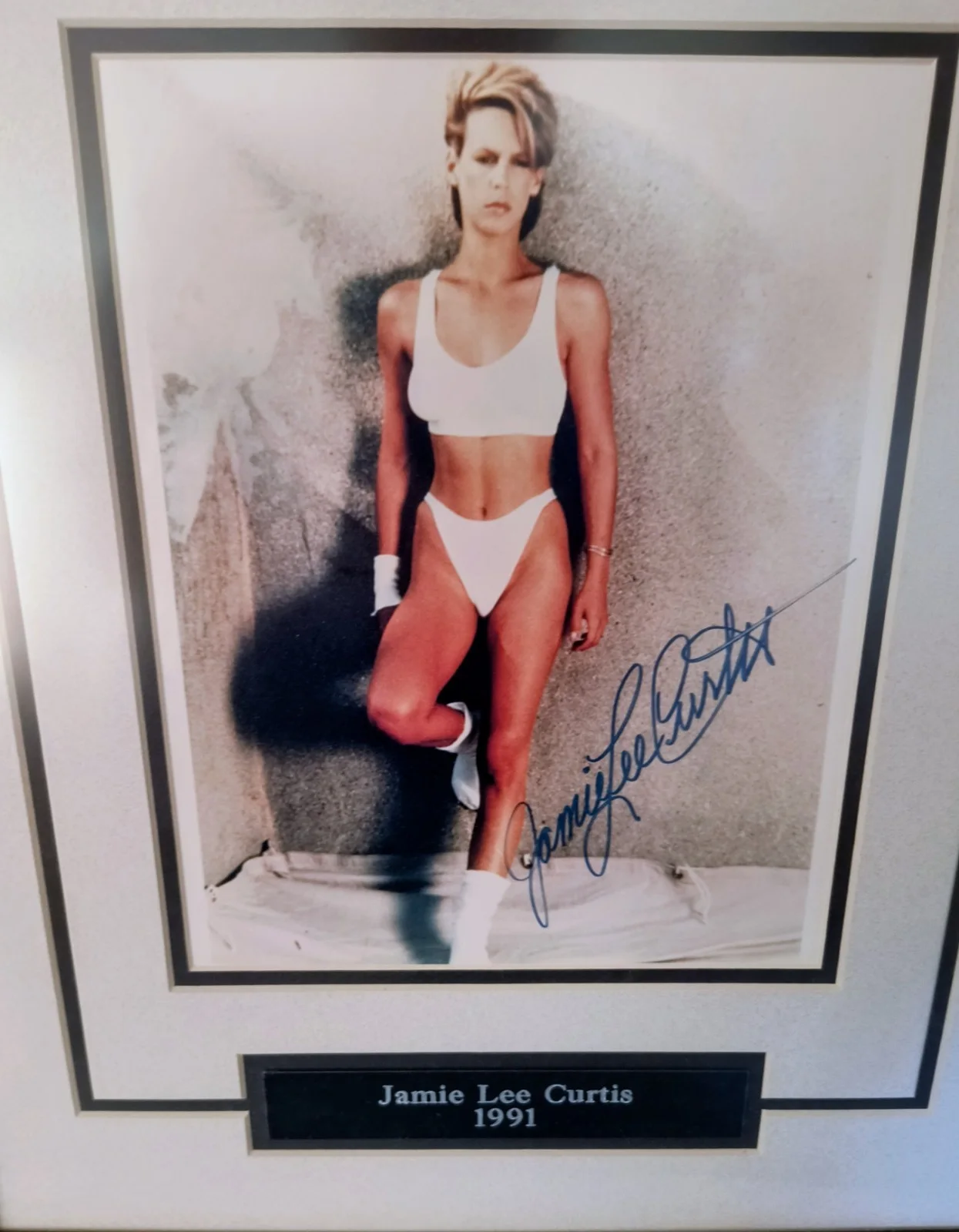 Jamie Lee Curtis — Autographed Jamie Lee Curtis - Authentic Hand Signed framed 8x10 Glossy Photo, image 2