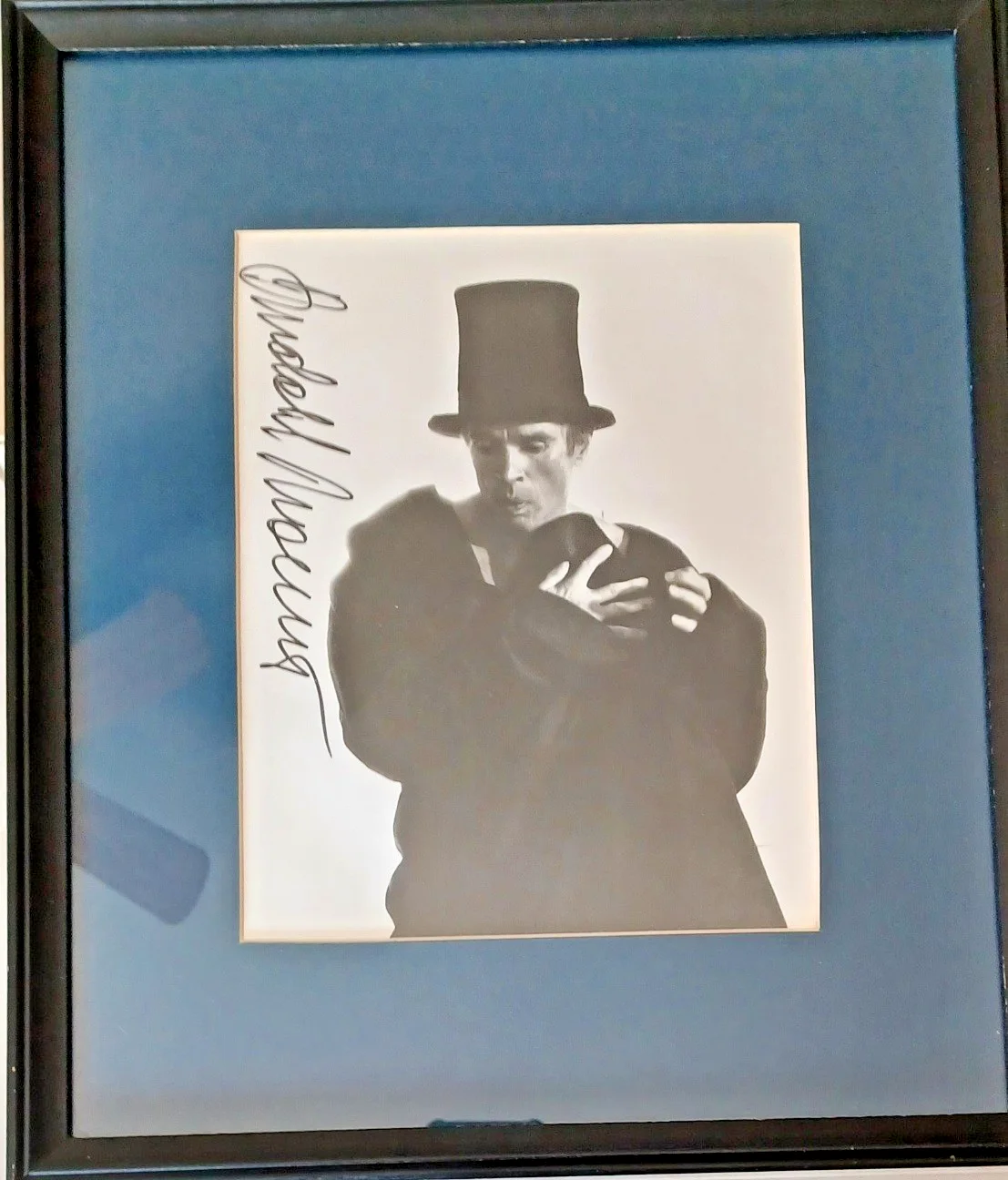 Rudolf Nureyev Signed Photograph – Authentic Autograph – Ballet Legend – Framed, image 2