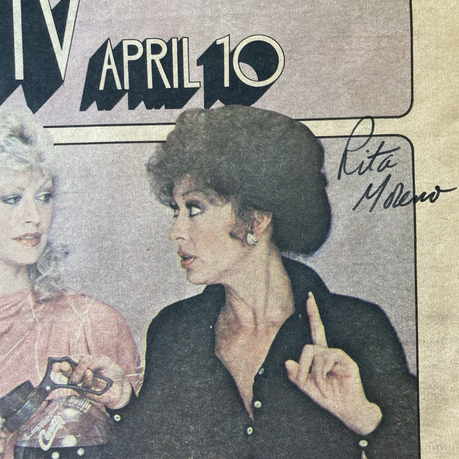 Rita Moreno Signed Newsday Local TV Guide April 4 1982 LI NY Edit 9 to 5 Series, изображение 2