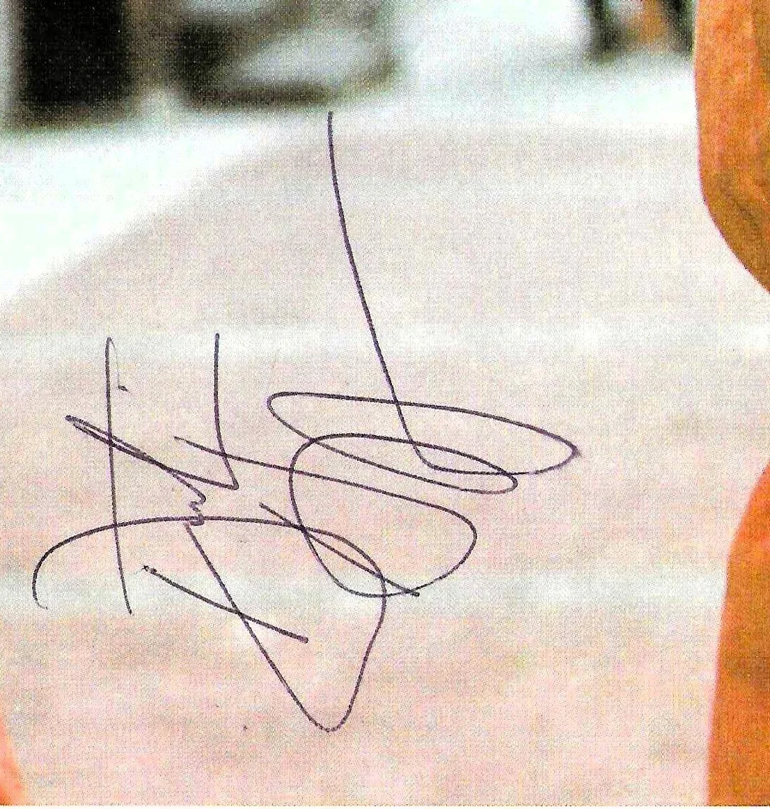 Dustin Hoffman — TOOTSIE Dustin Hoffman signed pictured with Jessica Lange 7 ¼ x 10 inc. COA, image 2
