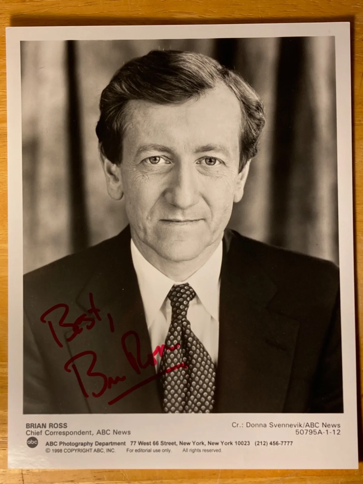 Hand SIGNED Brian Ross 7x9 ABC News Press Photo (1998) Chief Correspondent, изображение 2
