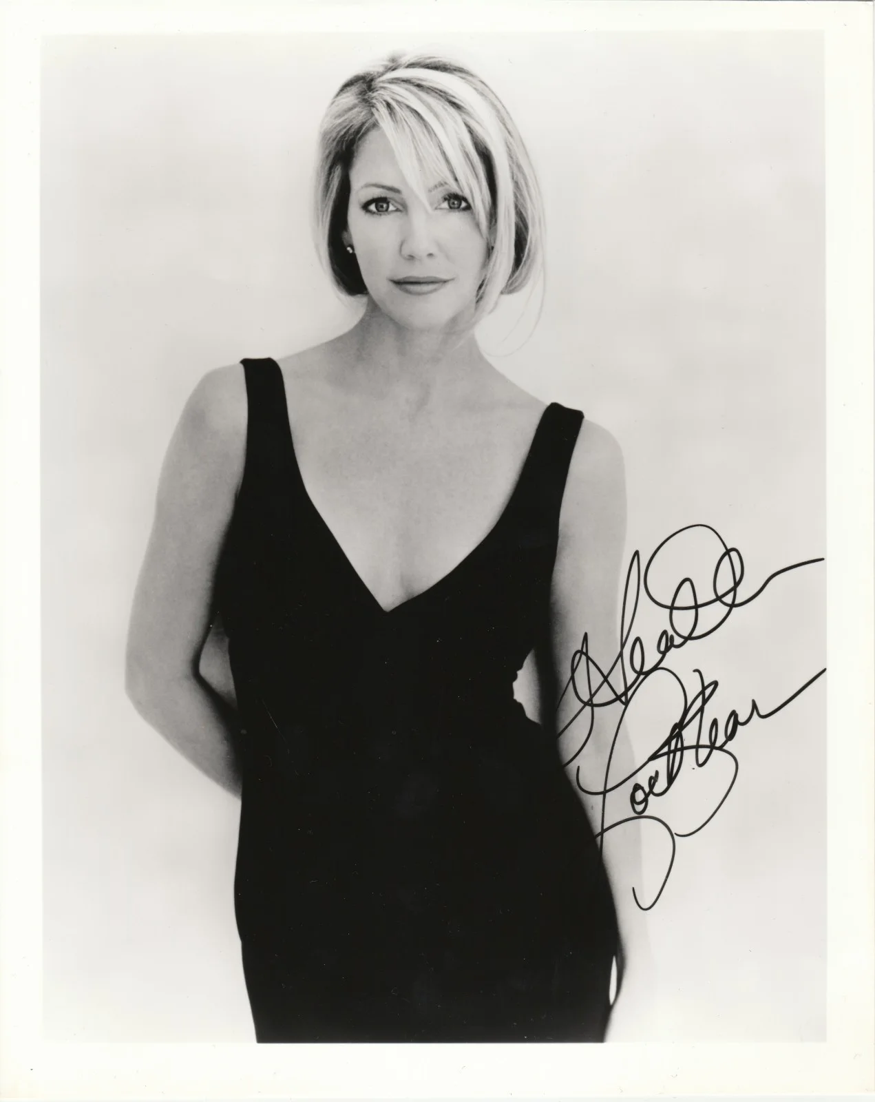 Heather Locklear — Heather Locklear Signed 8x10 Photo Autograph B&W TV Actress Promo