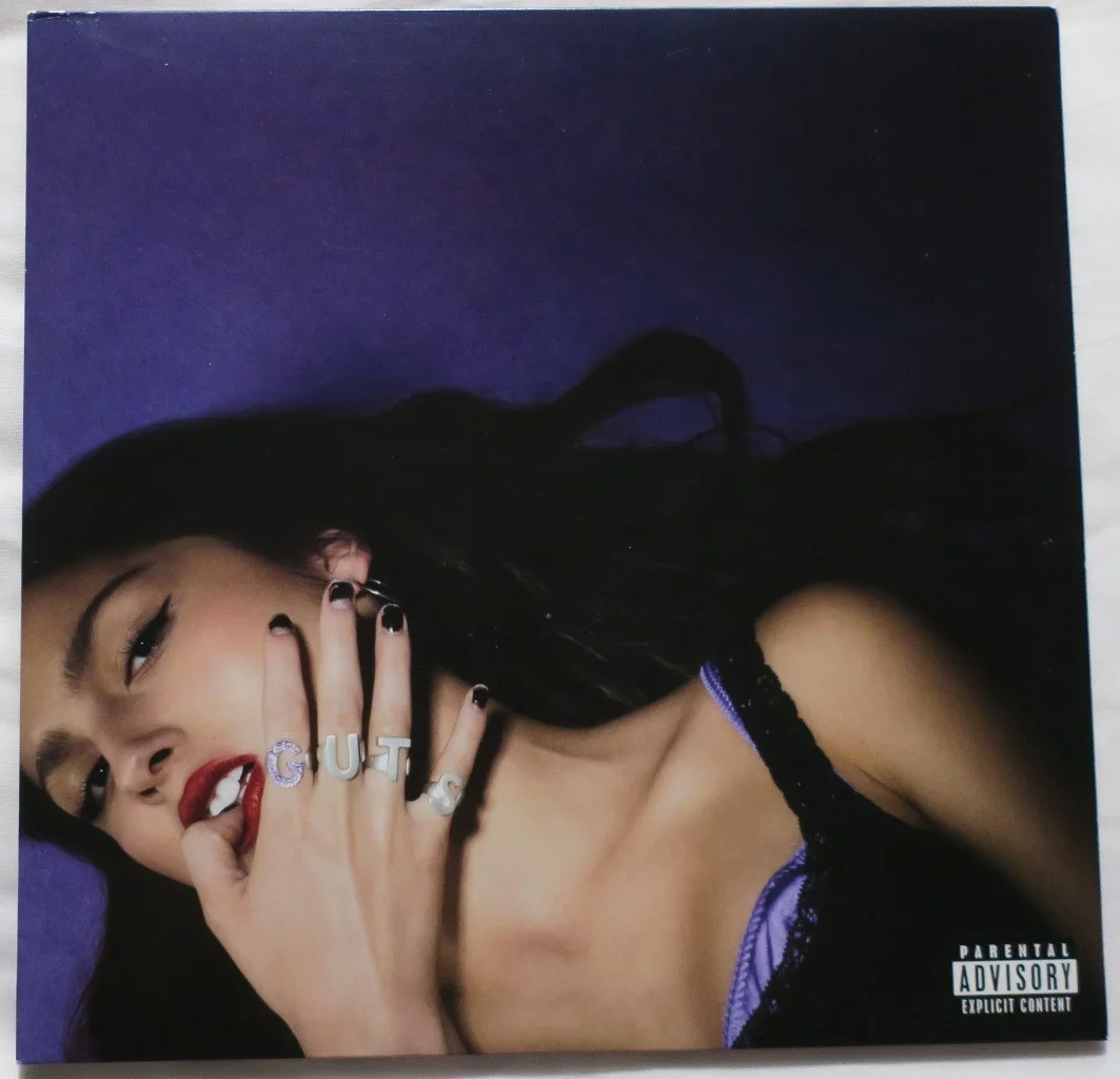 Olivia Rodrigo Signed Authentic Autographed Album Insert w/Album JSA #CK38101, изображение 3