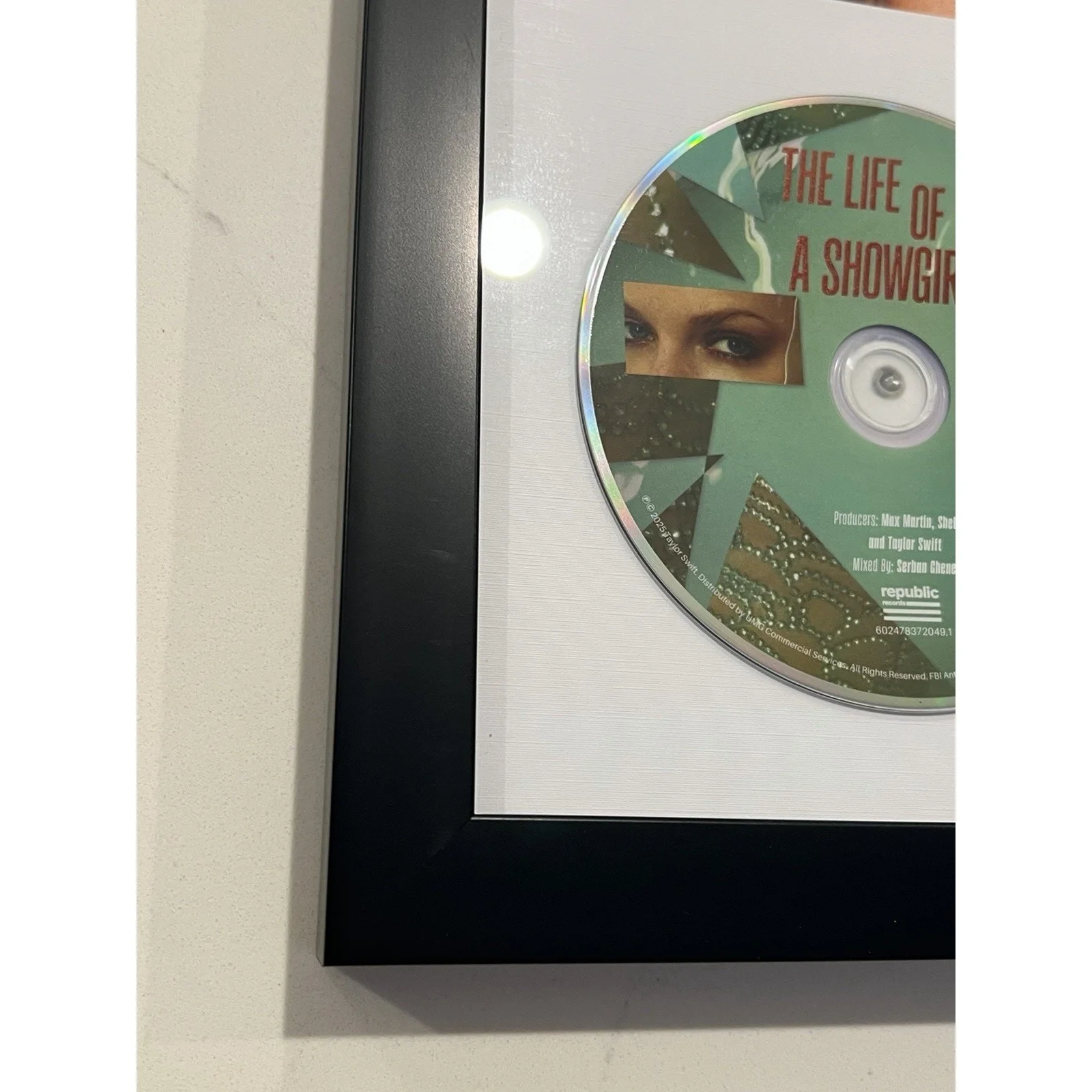 Taylor Swift The Life of a Showgirl Signed Photo Framed CD Photo Autograph #2, изображение 4