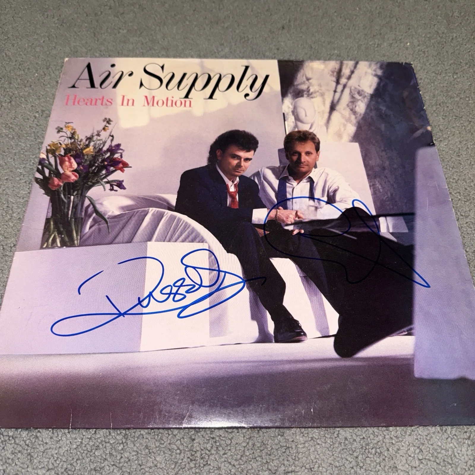 Air Supply signed Hearts In Motion LP Vinyl Autographed by Hitchcock & Russell, изображение 2