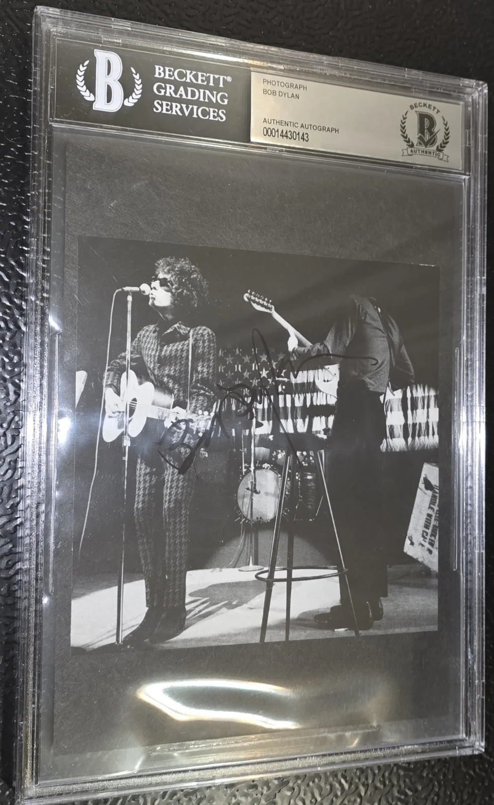 BOB DYLAN Signed Autograph Auto B&W Photo Slab BGS BAS Beckett *RARE*, изображение 2
