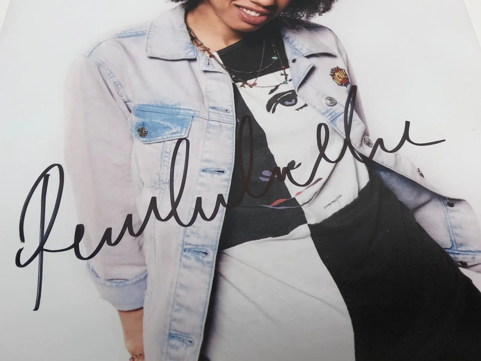 Pearl Mackie — Pearl Mackie DOCTOR WHO Signed Autographed 8 x 10 Photo with Wizard World COA, изображение 2