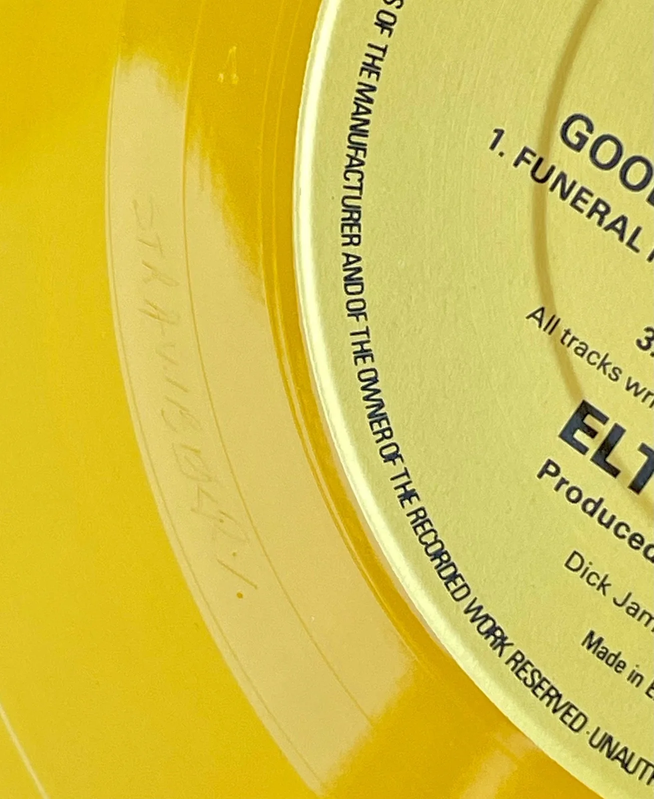 Elton John Signed YELLOW VINYL Goodbye Yellow Brick Road JSA LOA + Signed Photo, image 3