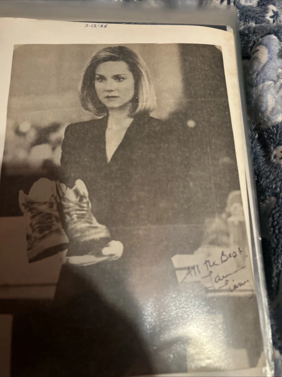 Laura Linny — Laura Linney Signed 8 X 10 Newspaper Photo, изображение 2