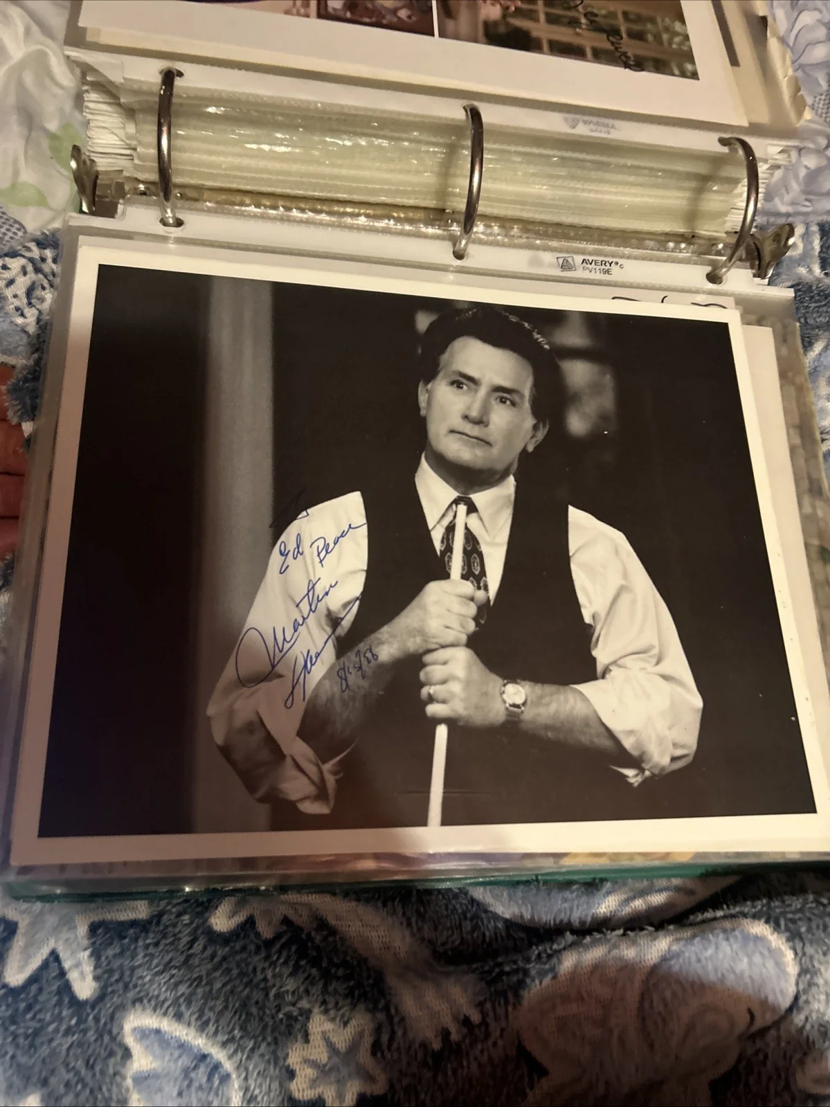 Martin Sheen — Martin Sheen Autographed 8 X 10 Black-And-White Photo, изображение 2