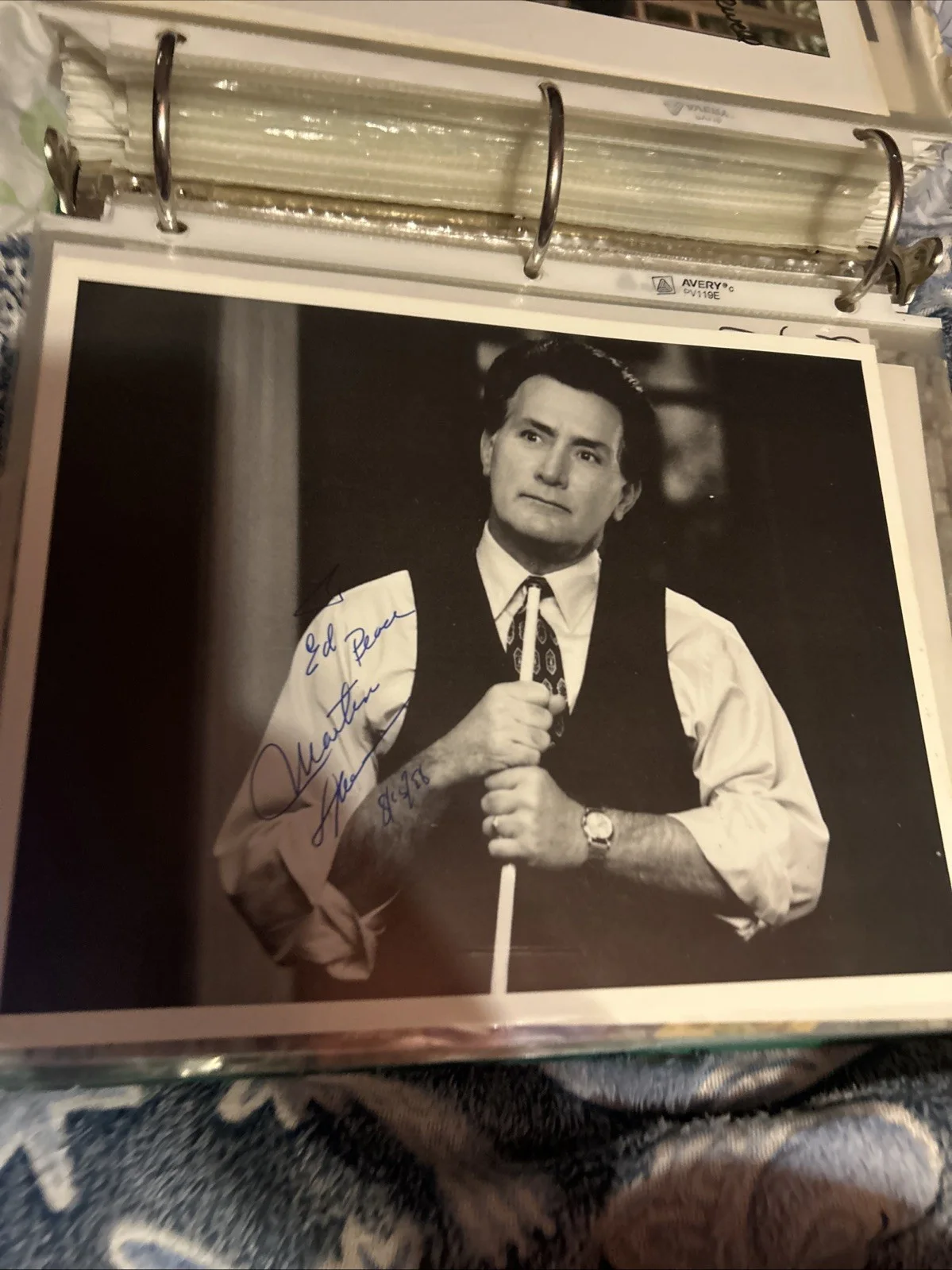 Martin Sheen — Martin Sheen Autographed 8 X 10 Black-And-White Photo, изображение 3