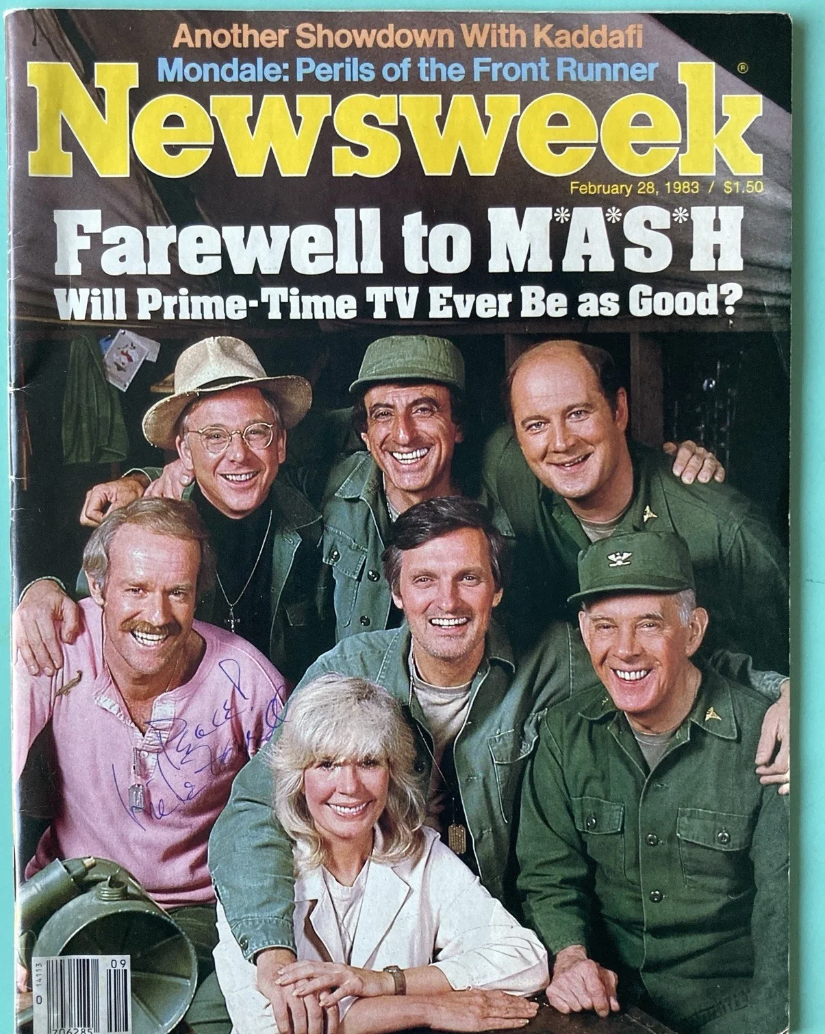Mike Farrell — Mike Farrell Signed Newsweek Magazine February 28 1983 "M*A*S*H" Finale No Label
