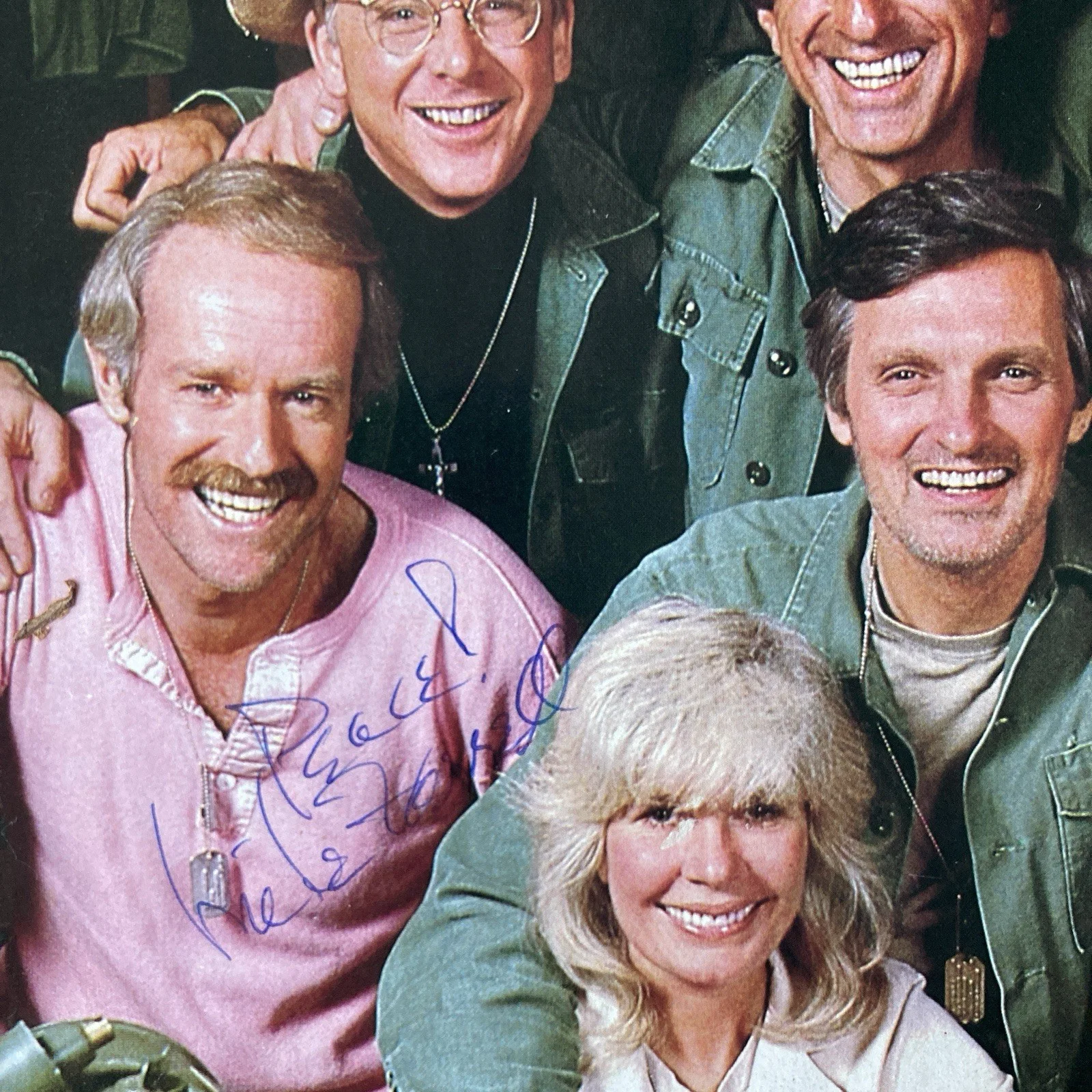 Mike Farrell — Mike Farrell Signed Newsweek Magazine February 28 1983 "M*A*S*H" Finale No Label, изображение 2