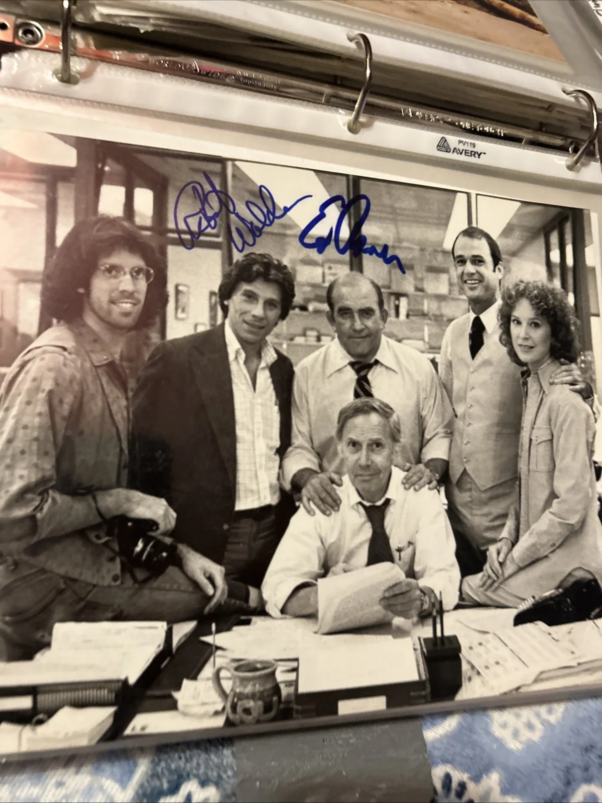 Robert Walden Ed Asner — Robert Walden And Ed Asner Autographed Lou Grant Photo 8 X 10, изображение 2