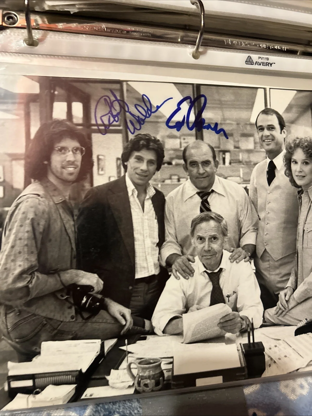 Robert Walden Ed Asner — Robert Walden And Ed Asner Autographed Lou Grant Photo 8 X 10, изображение 3