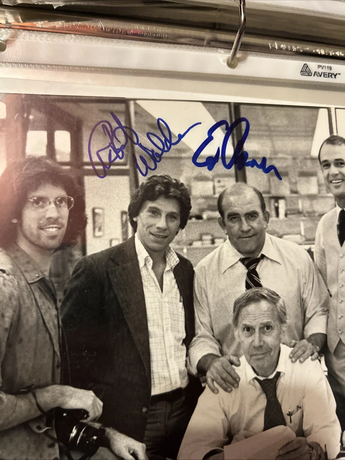 Robert Walden Ed Asner — Robert Walden And Ed Asner Autographed Lou Grant Photo 8 X 10, изображение 4