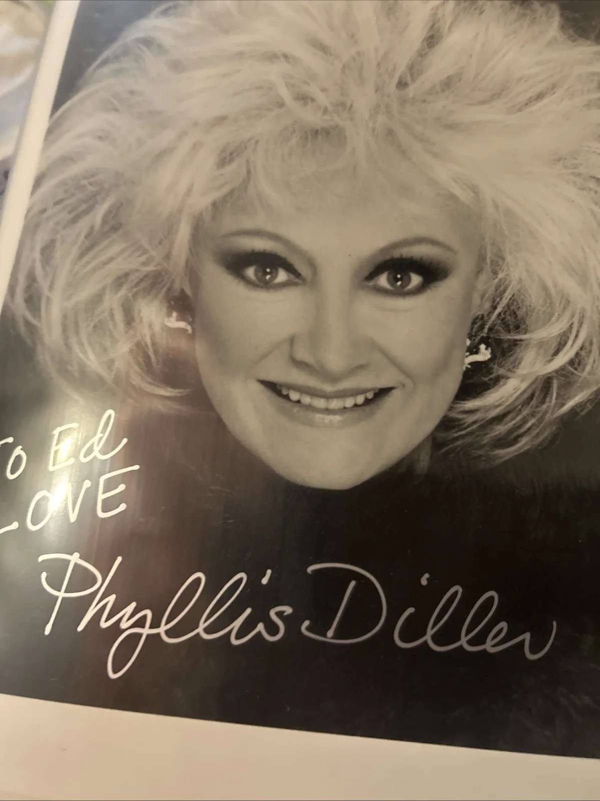 Phyllis Diller — Phyllis Diller Autographed 8 X 10 Black-And-White Photos Signed In Silver Marker, изображение 3