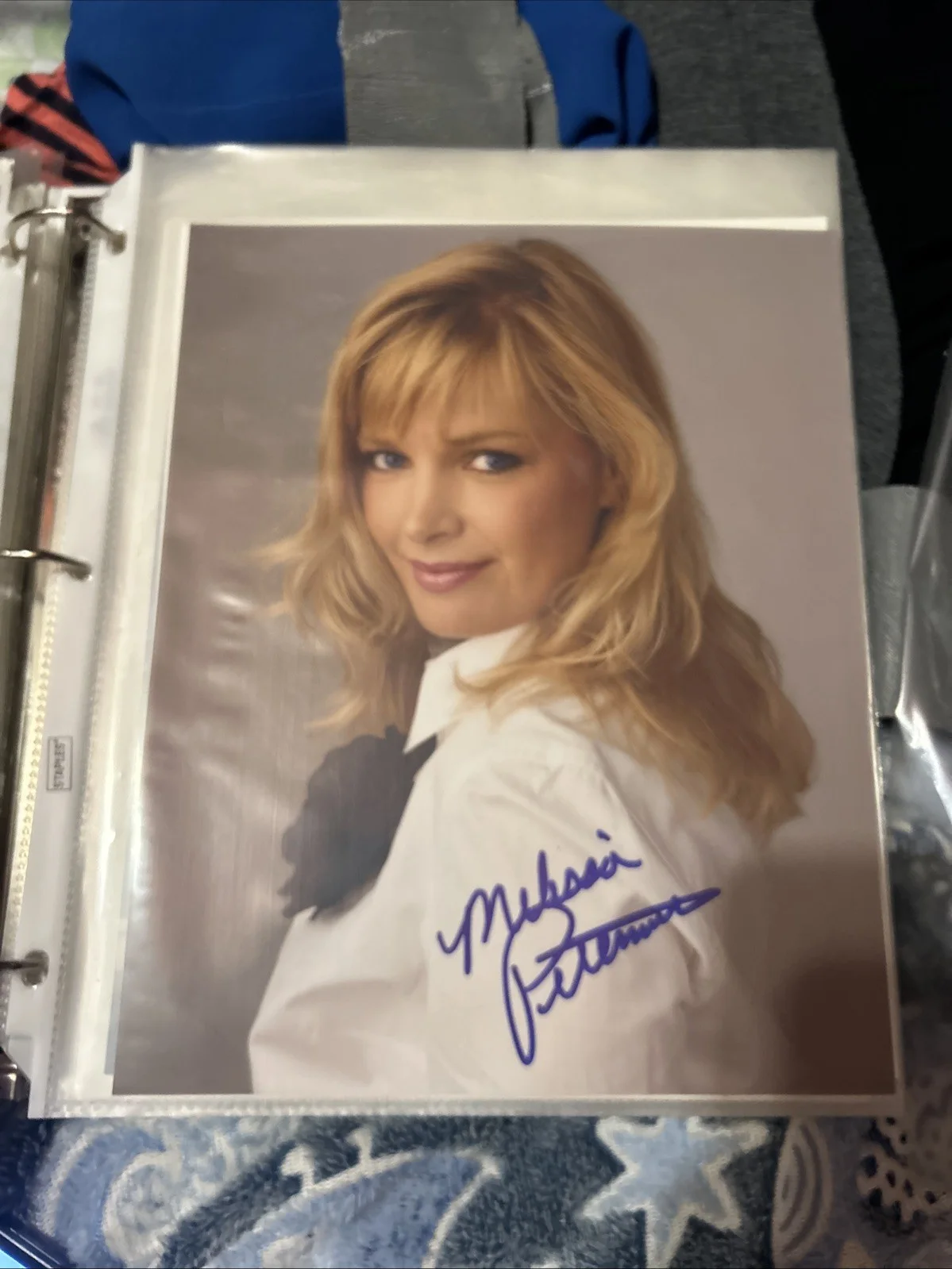 Melissa Peterman — Melissa Peterman Autographed 8 X 10 Color Photos Signed And Blue Ink