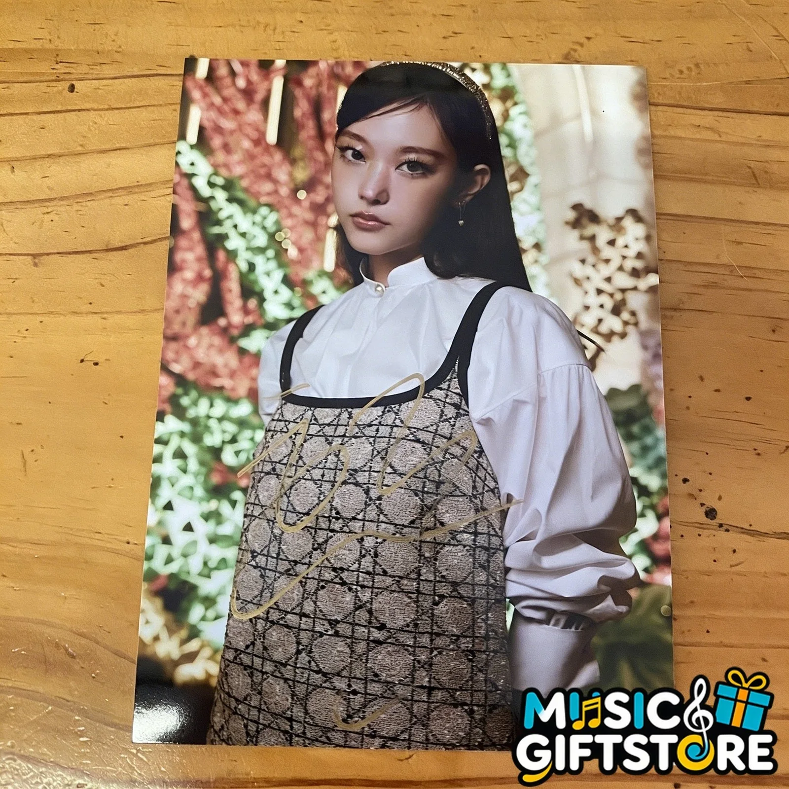NEWJEANS HAERIN Autographed Signed Photo K-POP Collection 4*6 2025A #MUGS, image 3