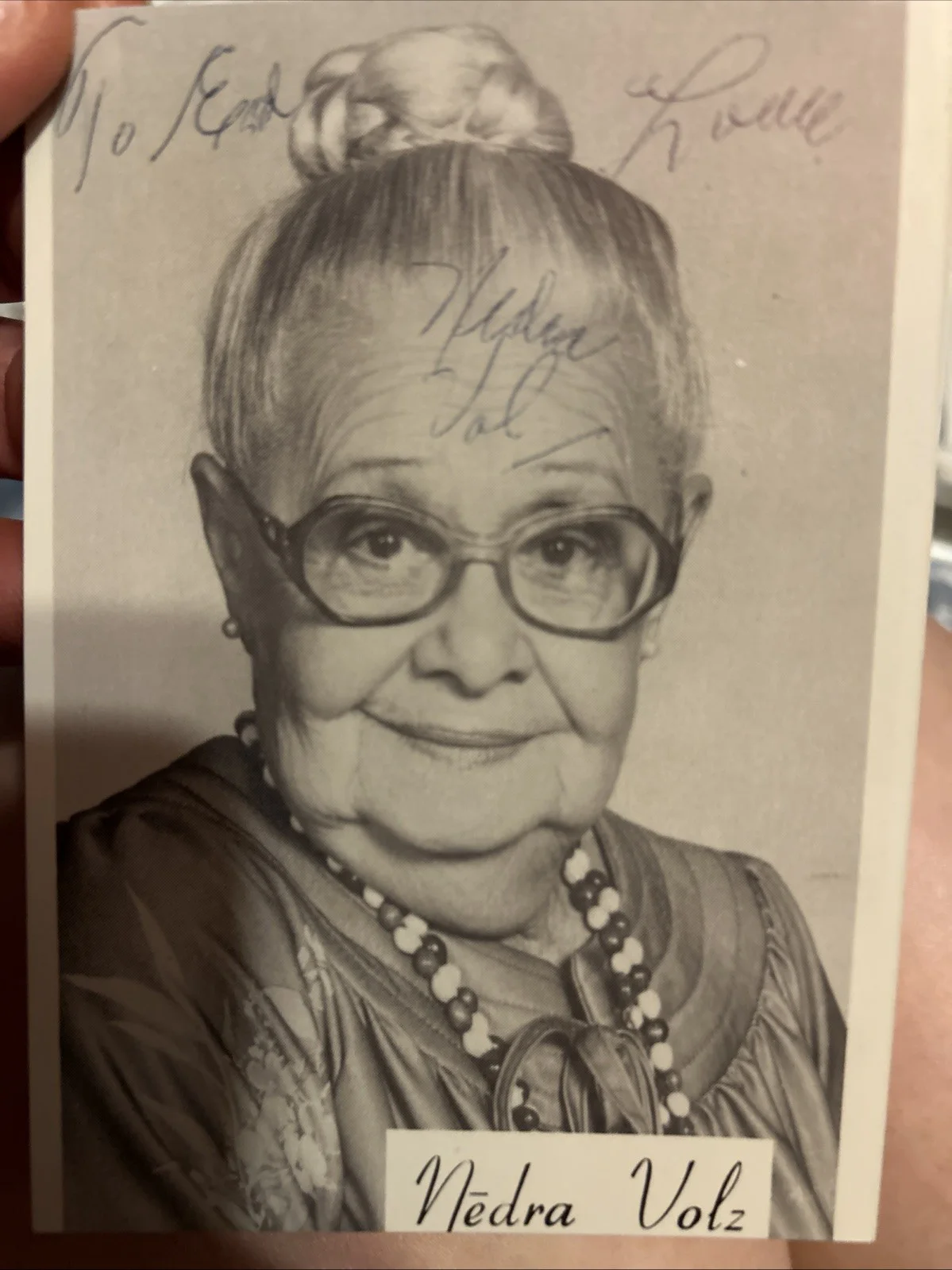 Nēdra Volz — Nēdra Volz Autographed Black And White 3”5 Photo, изображение 2