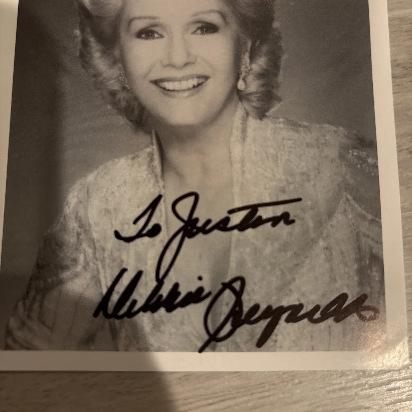Debbie Reynolds — Debbie Reynolds Signed 4 x 5 Photo Autograph, image 2