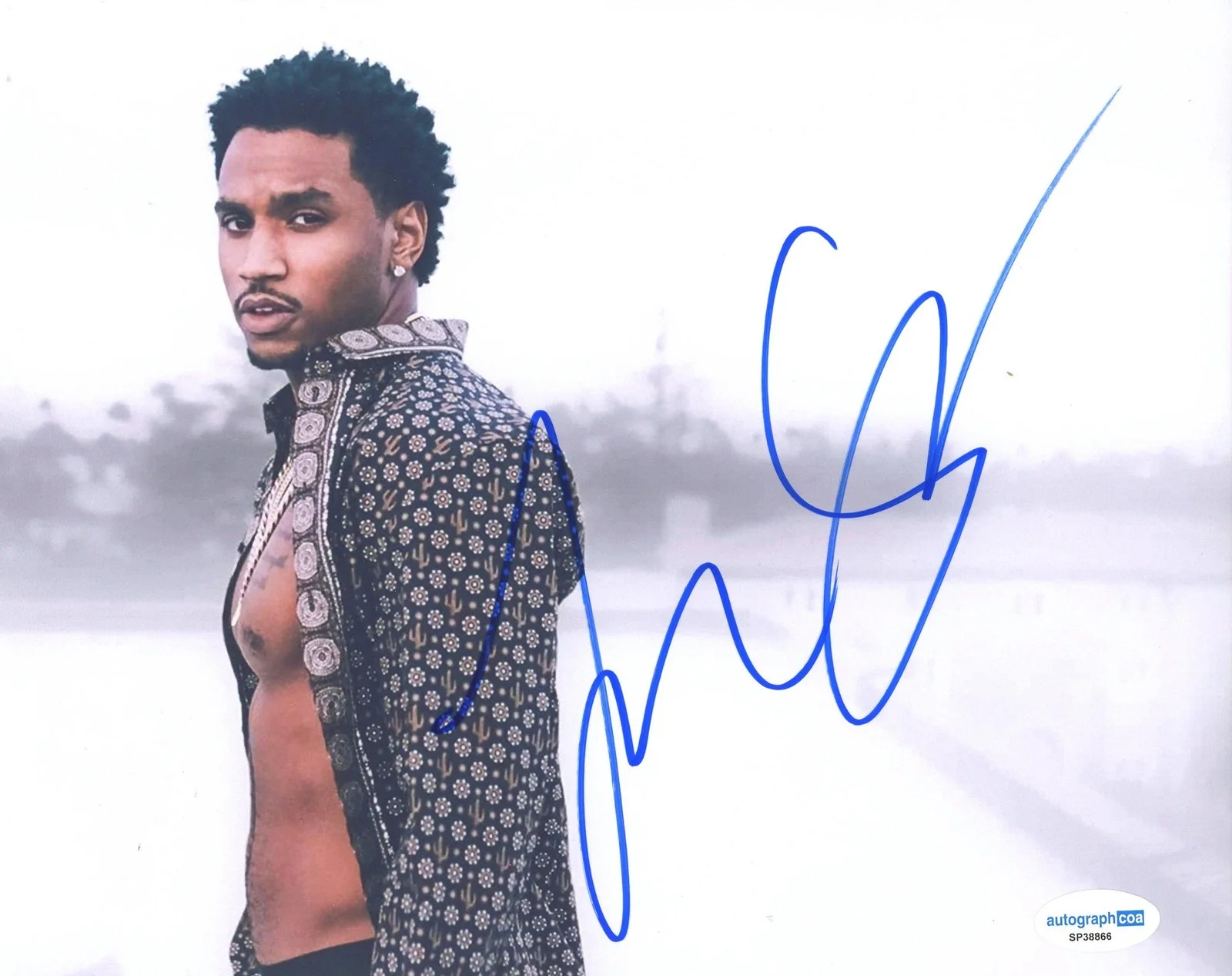 Trey Songz — Trey Songz "Ready" R&B Singer AUTOGRAPH Signed Shirtless 8x10 Photo ACOA, изображение 2