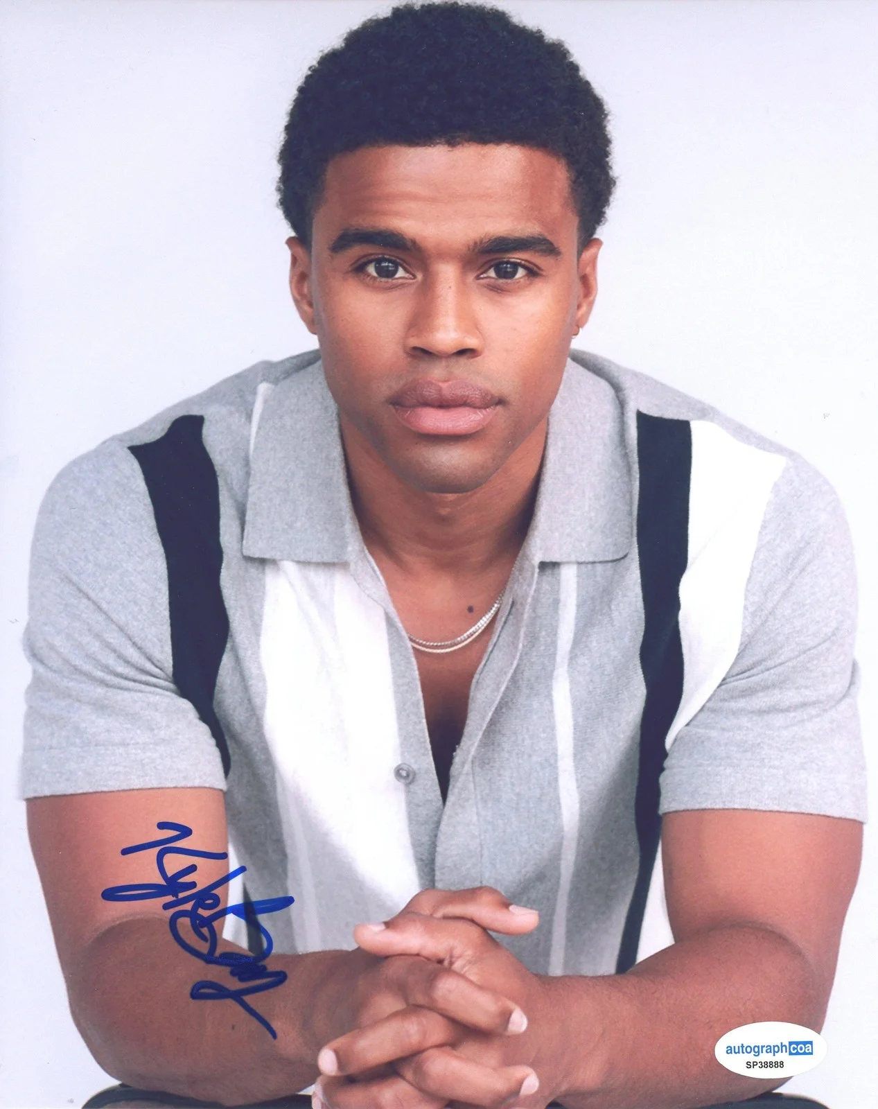 Kyle Bary — Kyle Bary "Ginny & Georgia" AUTOGRAPH Signed Autographed 8x10 Photo ACOA, изображение 2