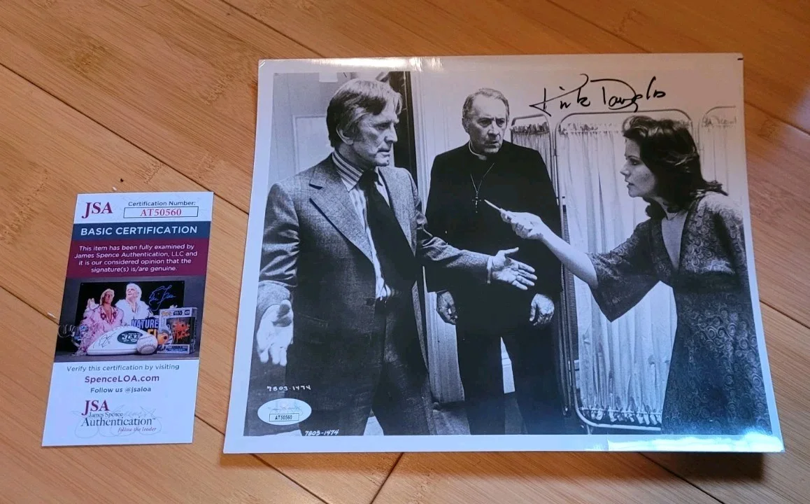 Kirk Douglas — KIRK DOUGLAS Signed/Autograph 8x10 Promo Photo w/ JSA COA