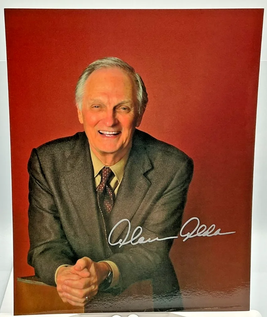 Alan Alda — Alan Alda Raw Signed 8x10 Photo MASH Hawkeye Portrait Auto