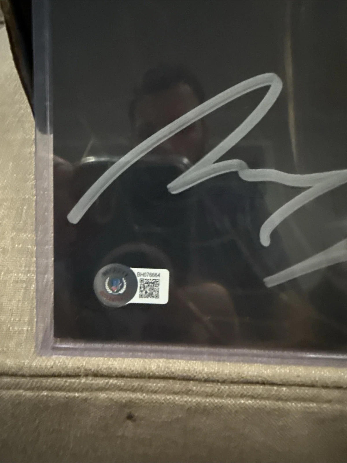 Michael James Shaw — Avengers Corvus Glaive Autograph 8x10 Signed - Michael James Shaw - Beckett COA, image 2