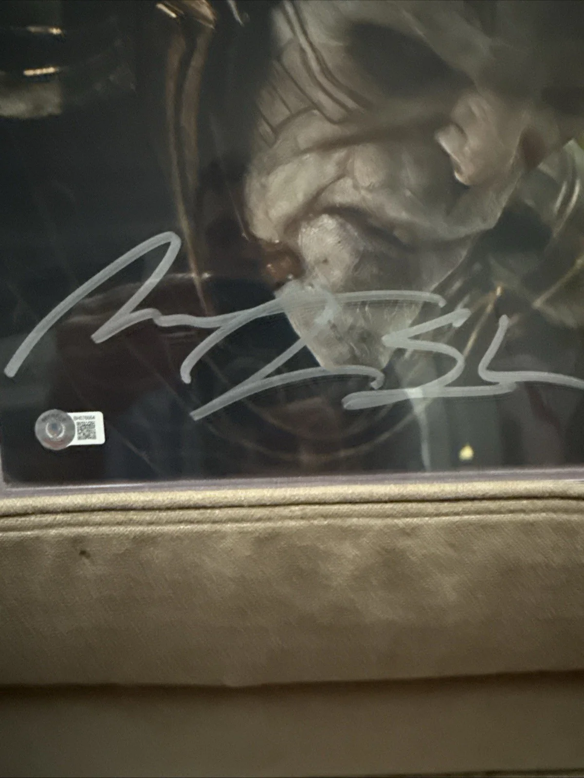Michael James Shaw — Avengers Corvus Glaive Autograph 8x10 Signed - Michael James Shaw - Beckett COA, image 3