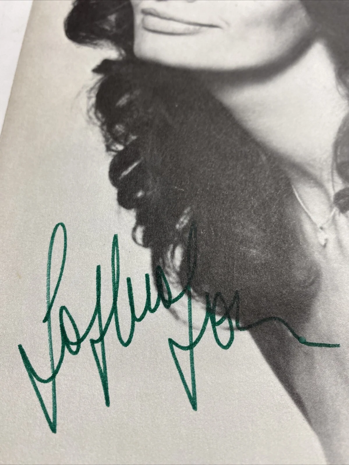 NA — Vintage Sophia Loren Signed Fragrance Brochure, изображение 2