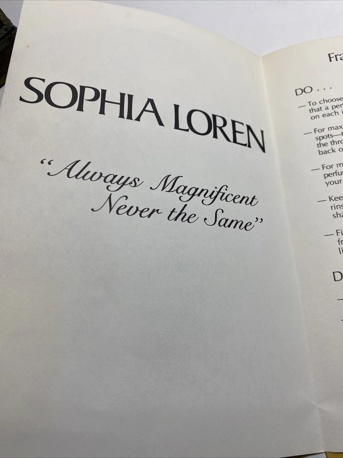 NA — Vintage Sophia Loren Signed Fragrance Brochure, изображение 4