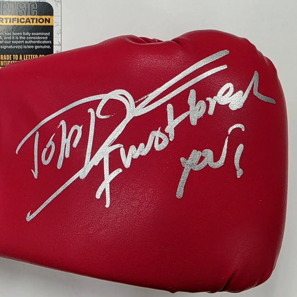 Dolph Lundgren — Dolph Lundgren signed "I Must Break You!" Drago Boxing Glove autograph (C) JSA, изображение 2