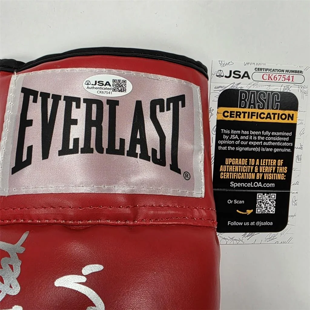 Dolph Lundgren — Dolph Lundgren signed "I Must Break You!" Drago Rocky Boxing Glove autograph JSA, изображение 3