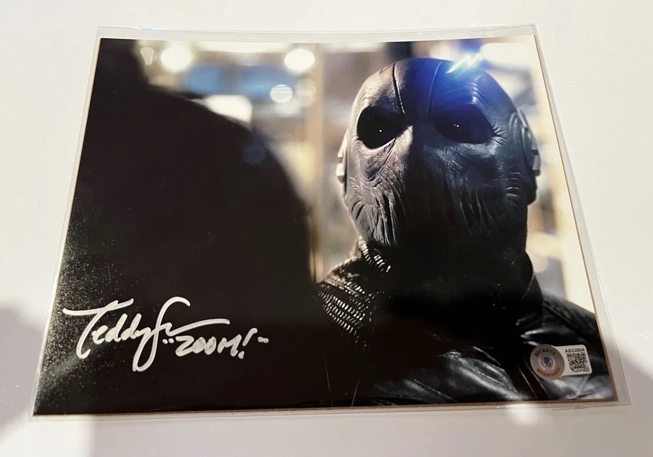BAM! Geek Box 2 Teddy Sears The Flash “Zoom” Autographed 8x10 Photos Beckett COA, изображение 2
