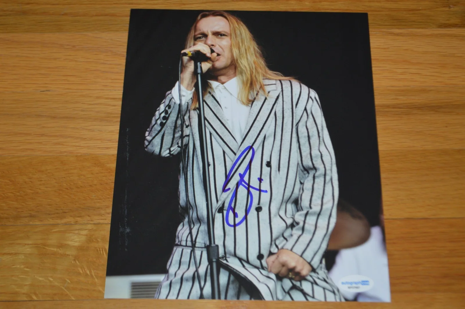 Cheap Trick ~ Robin Zander Autographed 8x10 Color Photo with AUTOGRAPH COA, изображение 2