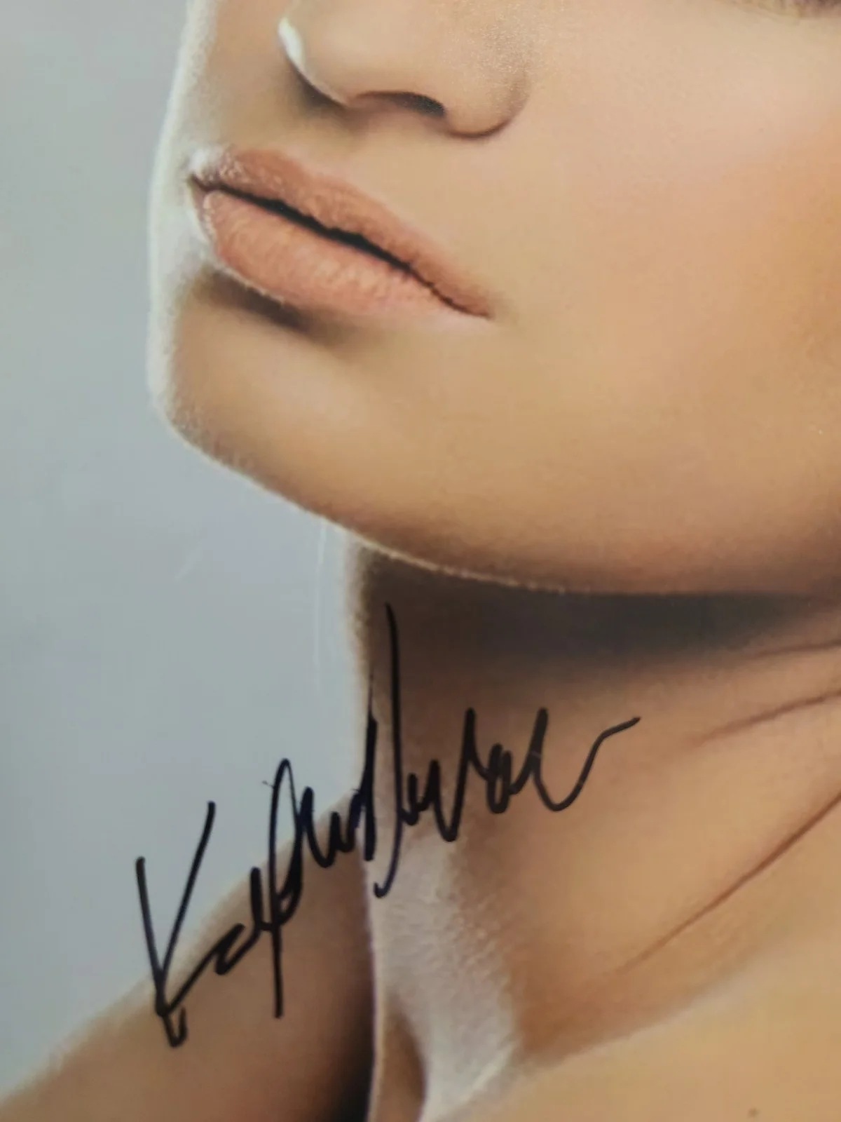 Katie Whalen Signed Autographed 8x10" Photograph AW COA Sexy Portrait, изображение 2