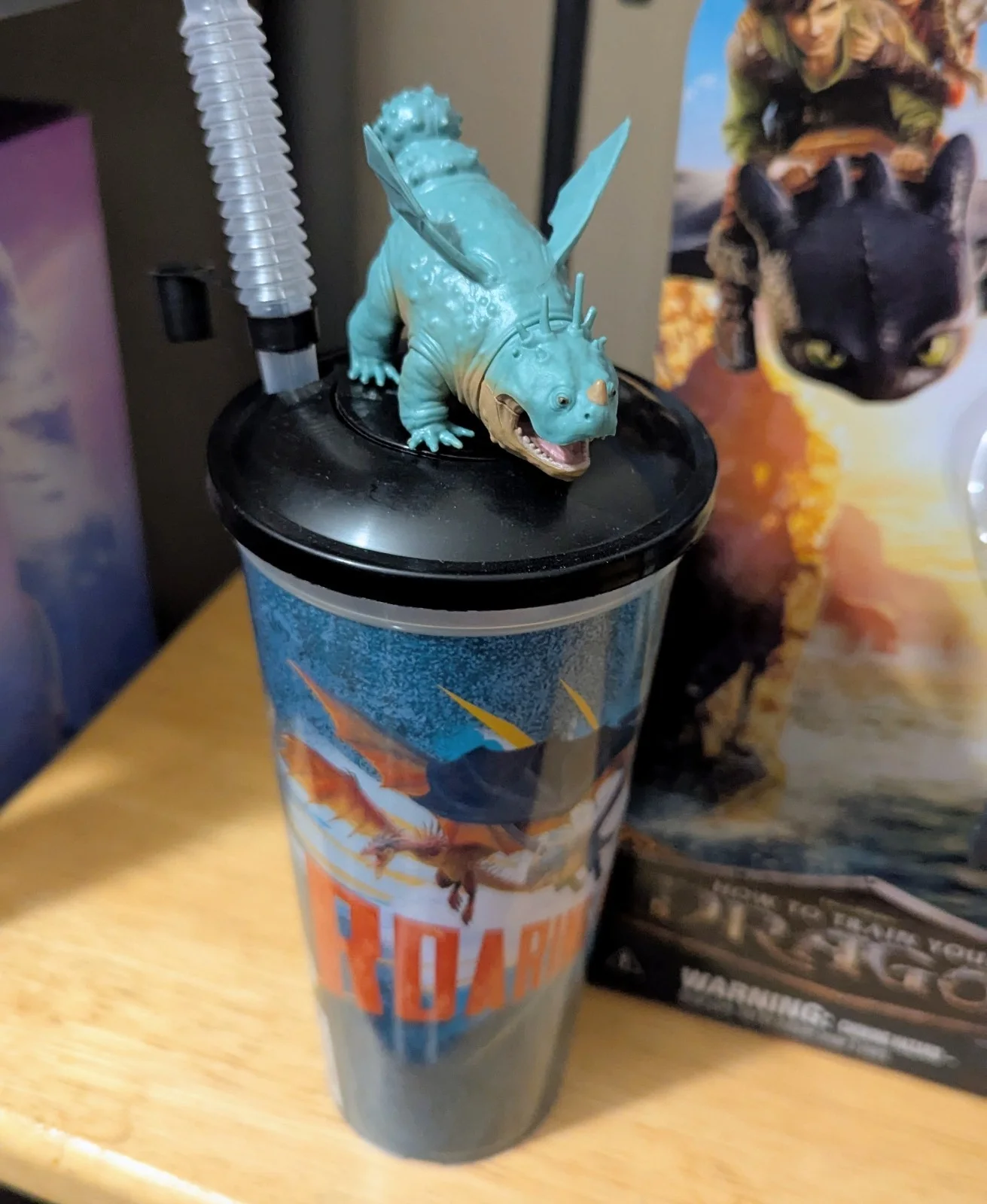 How to Train Your Dragon Cinema Cup & Gronkle & Viking Action Figure Set, изображение 2