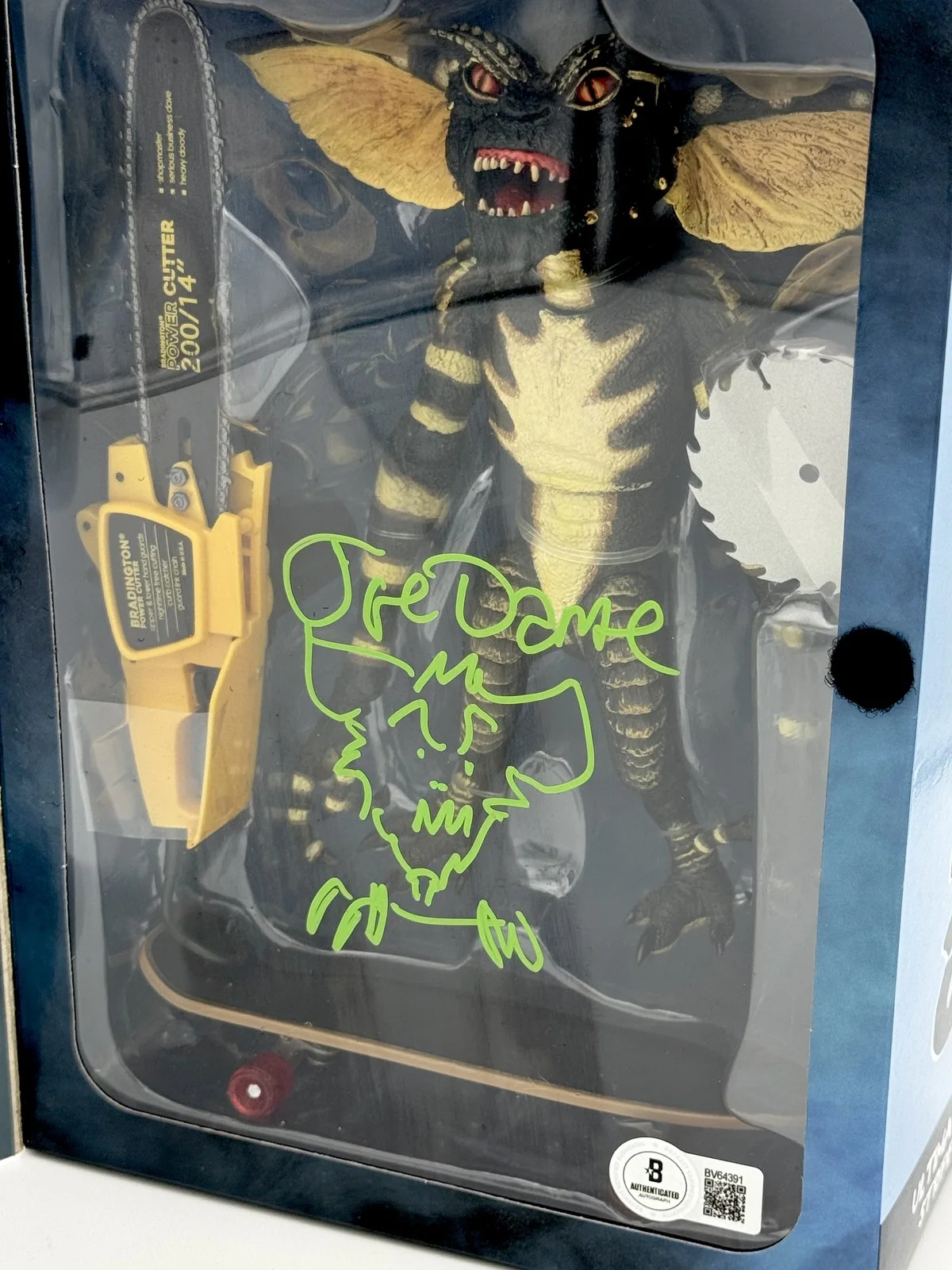 Joe Dante — Joe Dante Signed Gremlins Ultimate Stripe NECA Figure w/Sketch Autograph BAS J1, изображение 2
